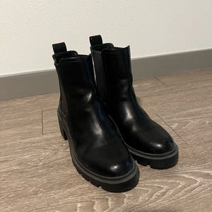 universal thread chelsea boots